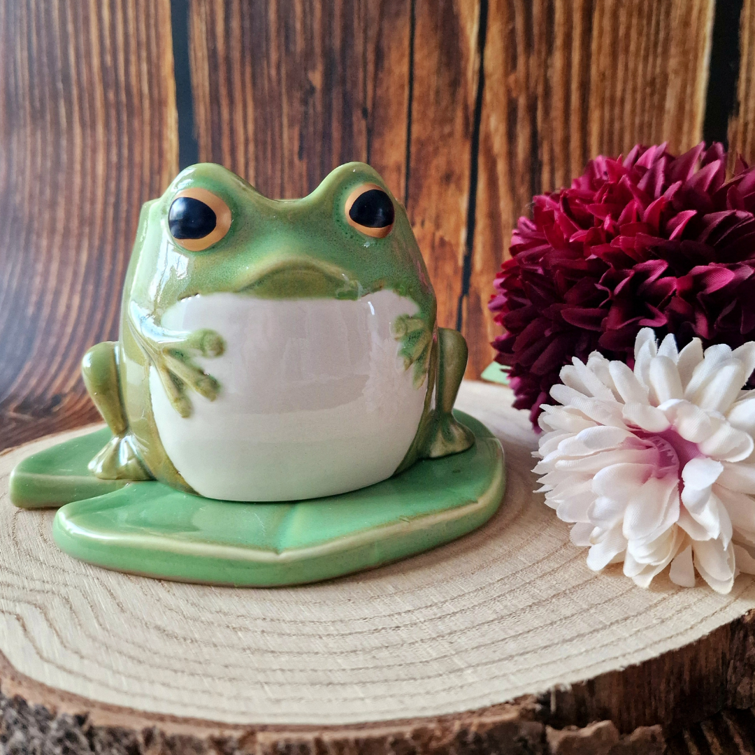 Frog Shaped Oil/Wax Burner on Lily Pad